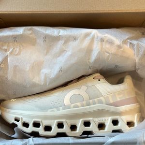 BRAND NEW - ON Cloudmonster size 6